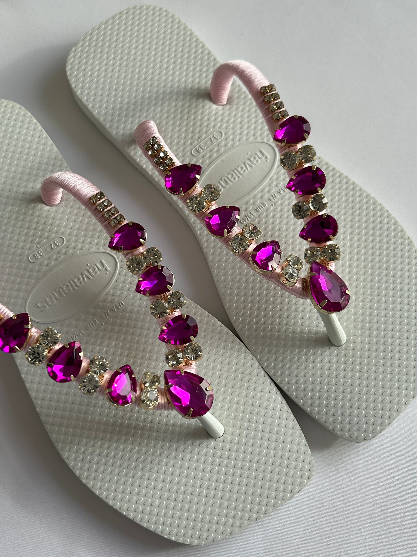 Tongs Havaianas Luxe Femme – Blanches avec Pierres Roses Chic